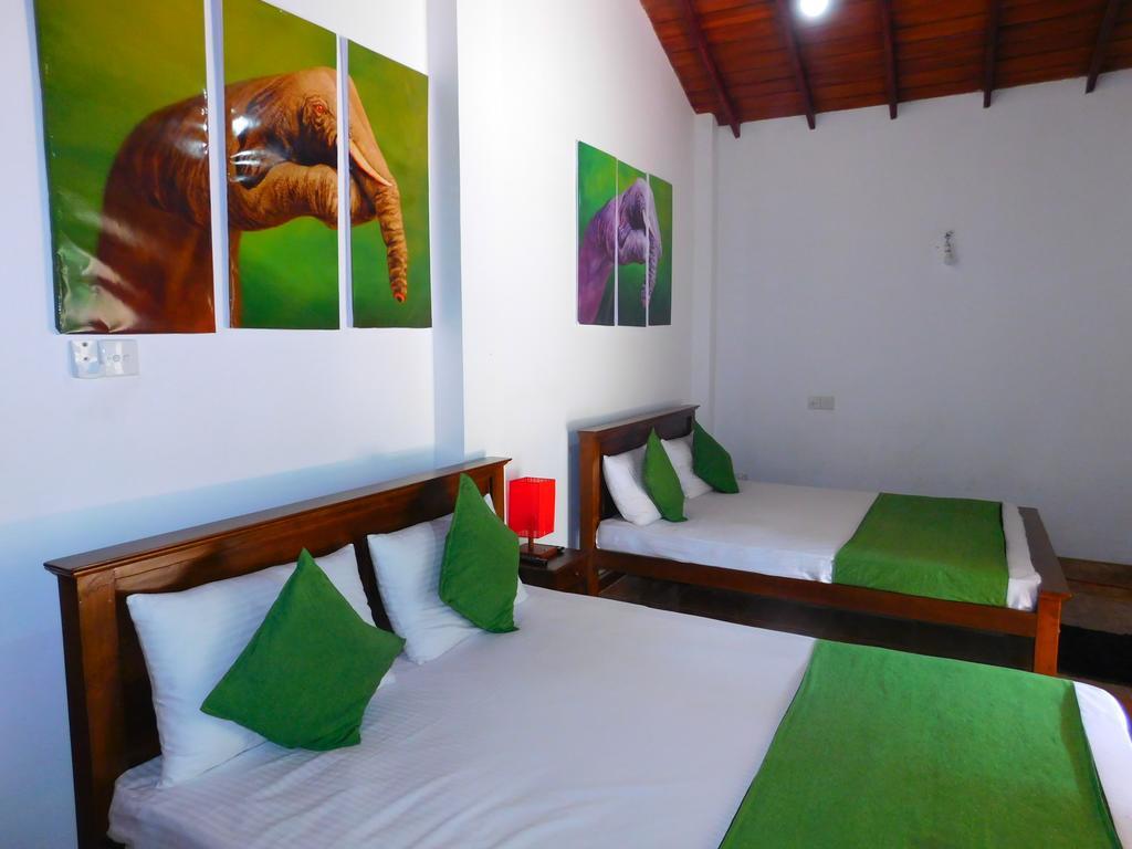 Mount Mirror Resort Kandy Exterior photo